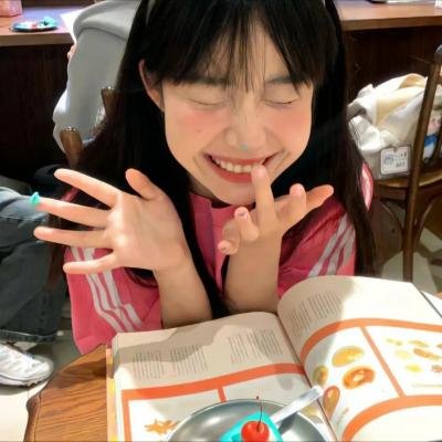 双眼凝视